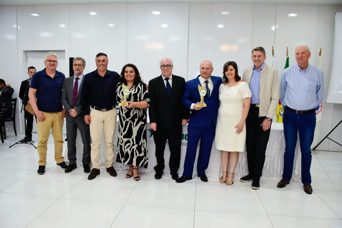 Sindicar homenageia trajetória de empresários do transporte