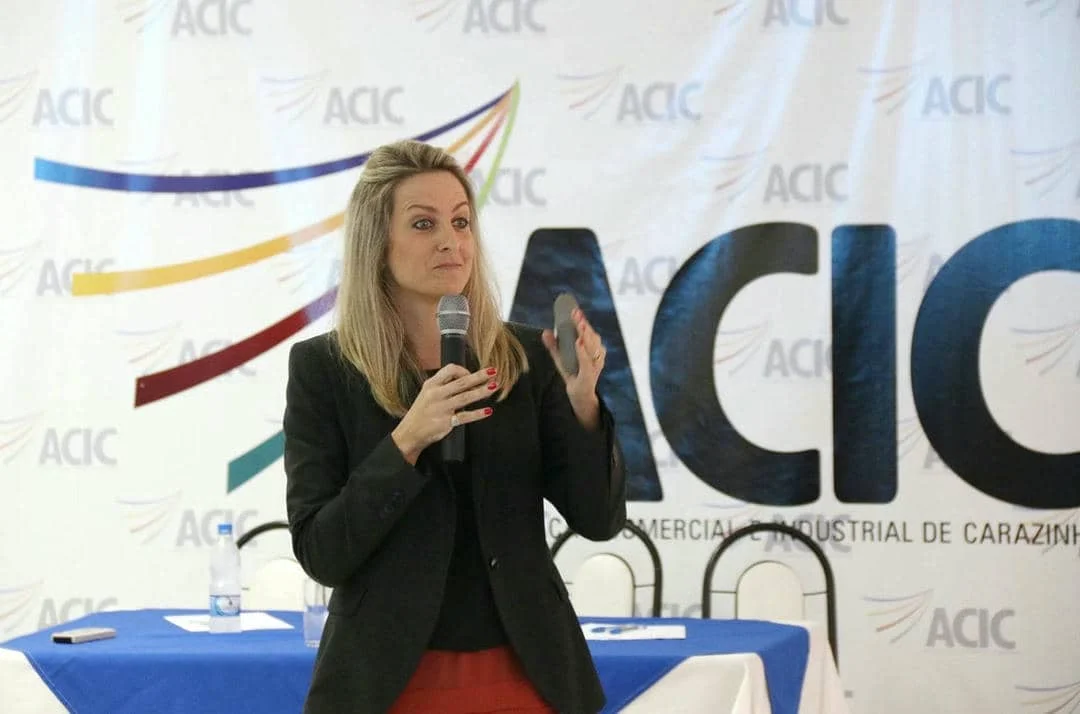 SIMONE LEITE PALESTRA PARA EMPRESÁRIOS CARAZINHENSES