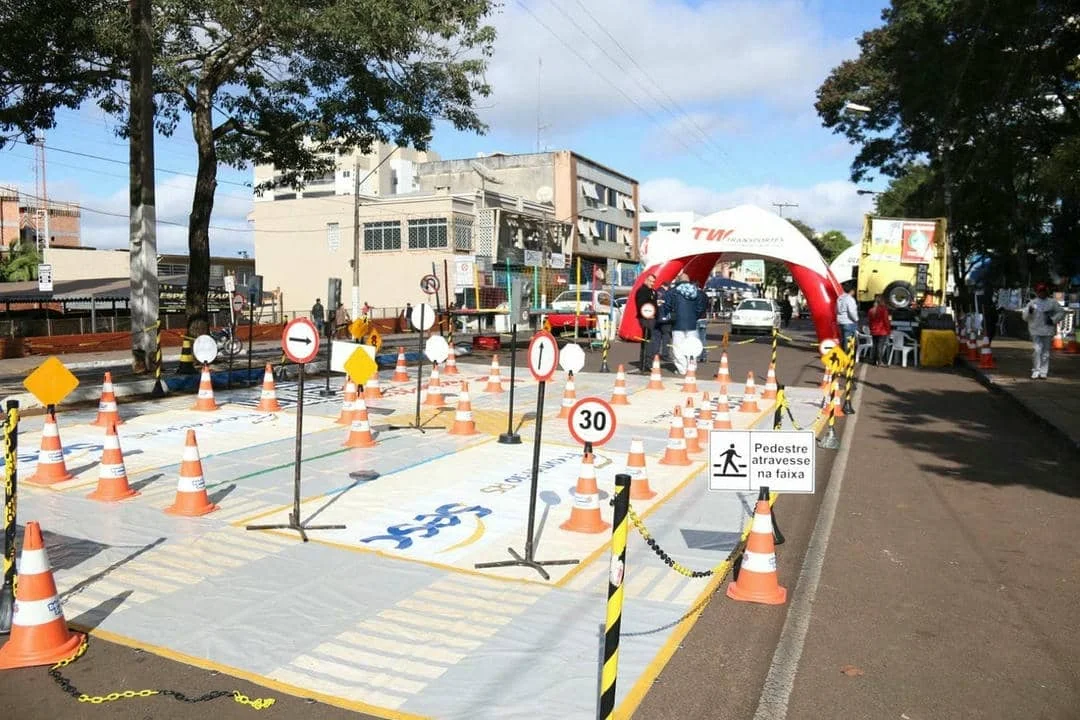 MAIO AMARELO TEM ATIVIDADE NA PRAÇA