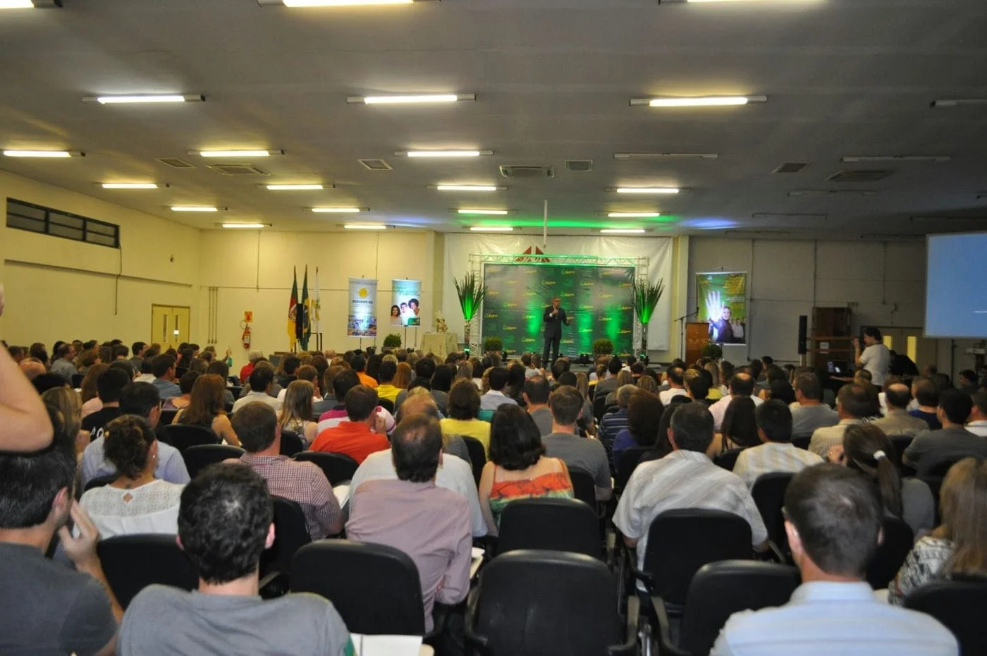 Sicredi traz Eduardo Tevah para evento em Carazinho