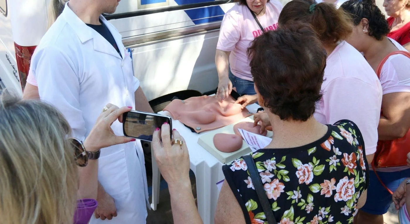 Outubro Rosa inicia com a Blitz da Saúde da Mama