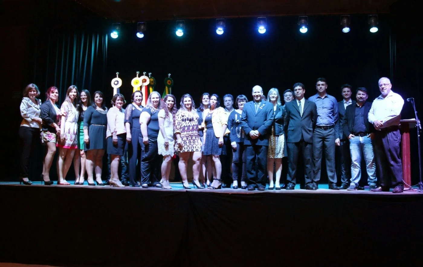 Câmara de Vereadores de Carazinho comemora 80 anos com homenagens