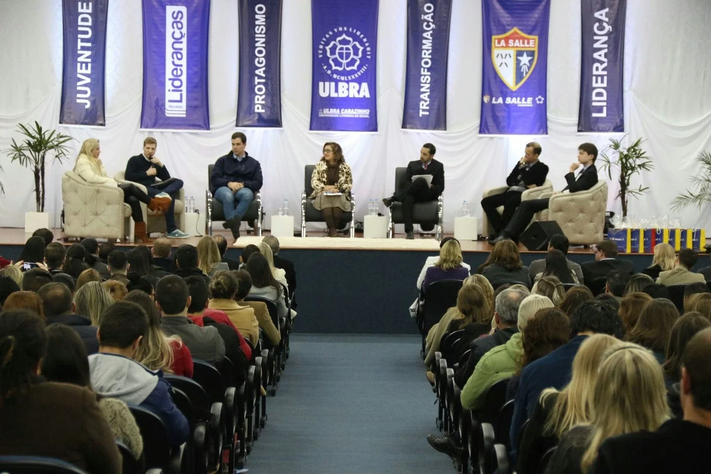 Debate destaca a importância da participação do jovem na política