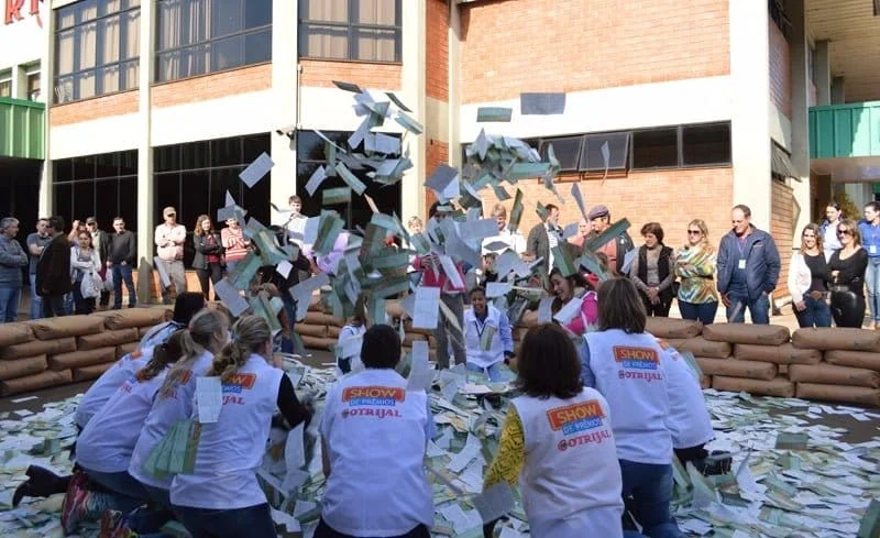 Segundo sorteio do Show de Prêmios Cotrijal entrega 25 vale-compras