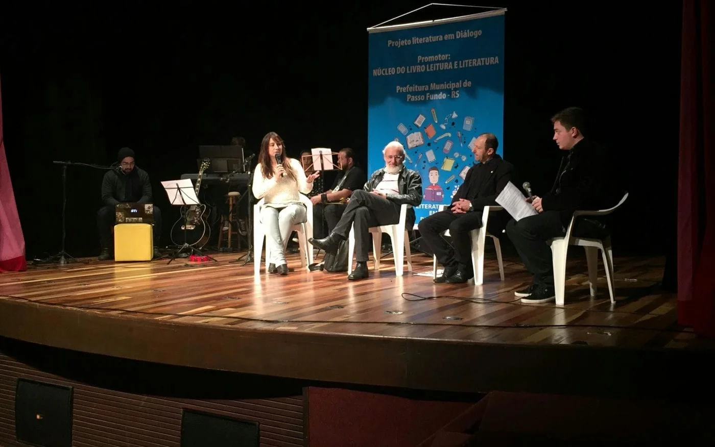 Projeto discute obras clássicas da literatura em Passo Fundo