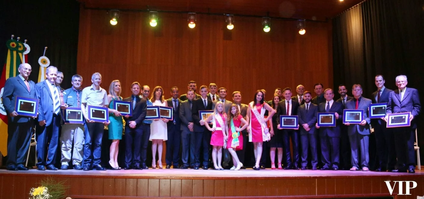 Munícipio homenageia carazinhenses