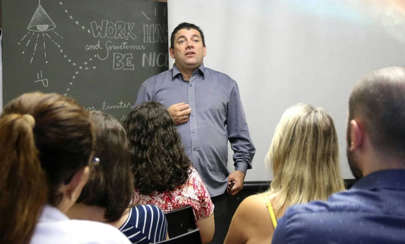 Uma segunda-feira incrível com Max Pires