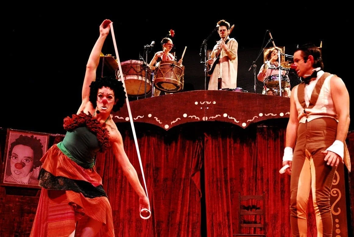 Espetáculo teatral “Manotas Musicais” em Carazinho