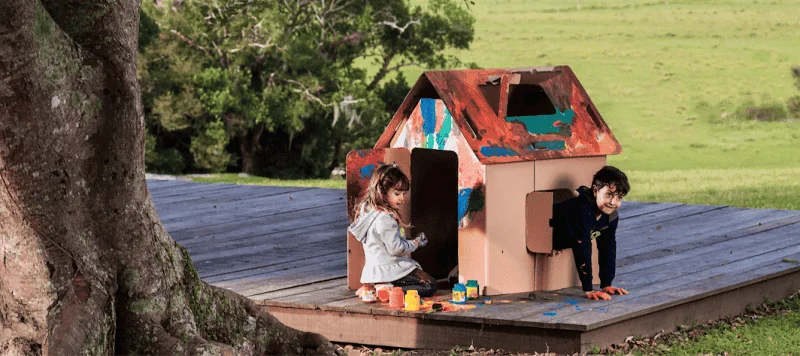 Brinquedos gigantes de papelão