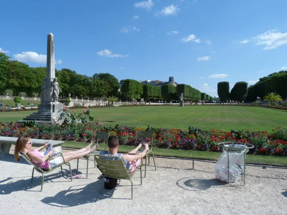 Pelo Mundo: Idas e vindas à França