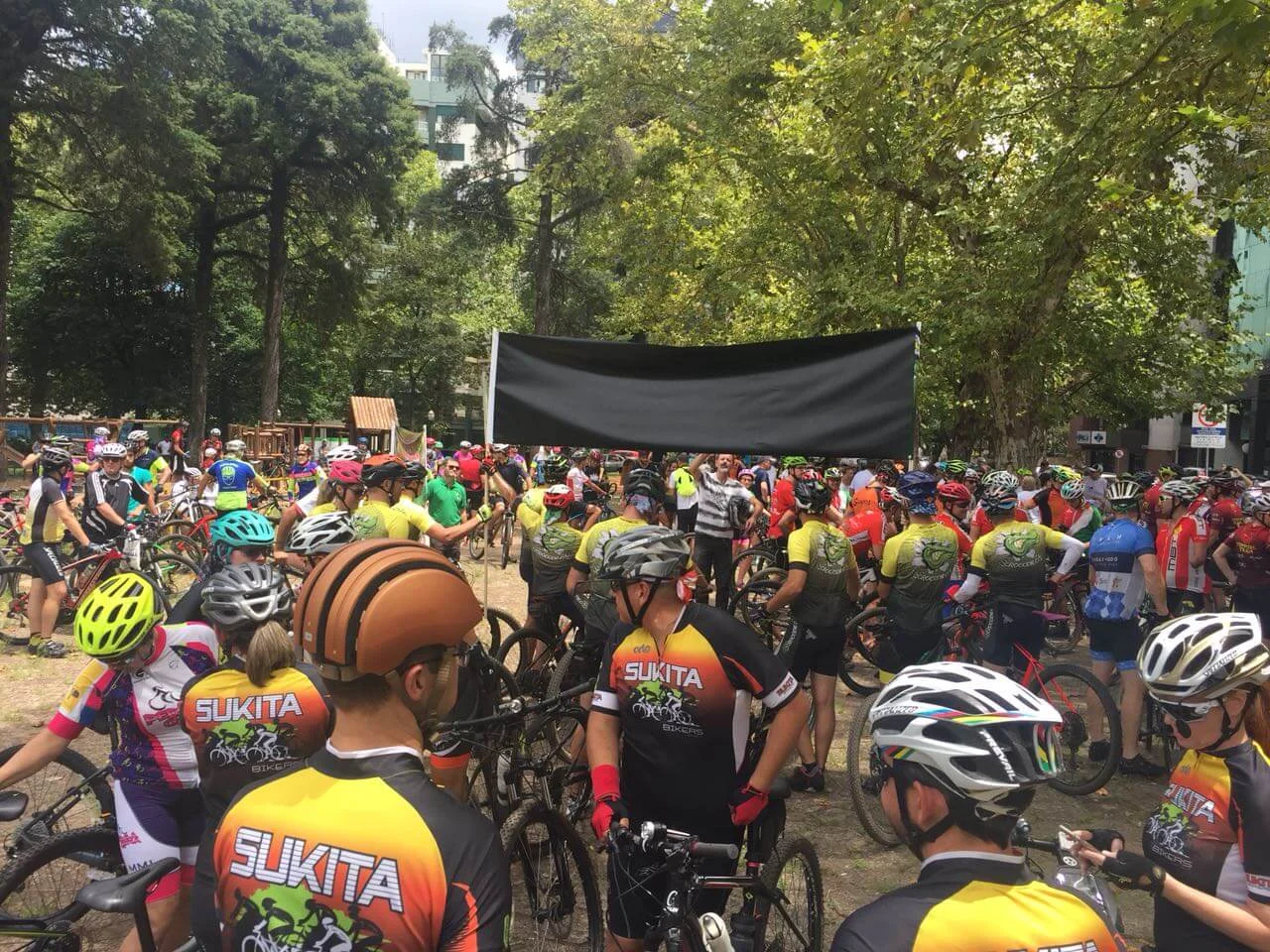 Ciclistas homenageiam o médico oncologista Jonatas Conterno