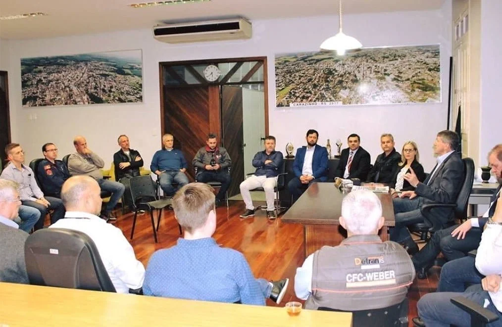 Prefeitura e entidades de Carazinho discutem paralisação