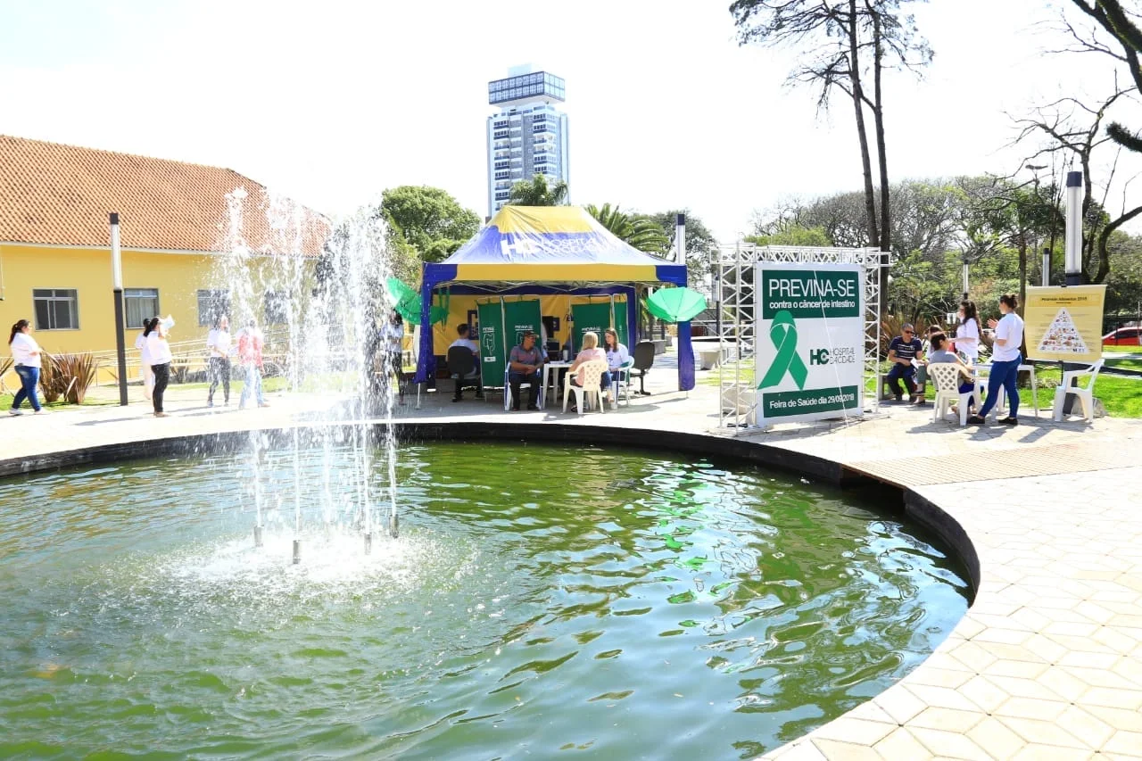 Feira Multidisciplinar de Saúde alerta para a prevenção do câncer de intestino em Passo Fundo
