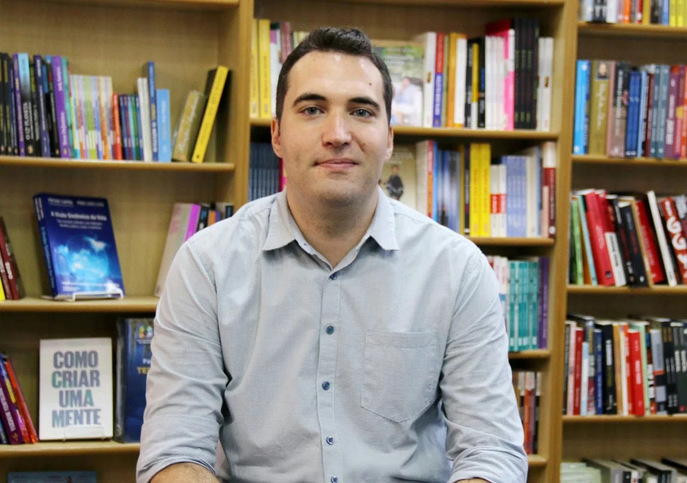 Samuel Schneider: escritor especialista no nazismo de Adolf Hitler