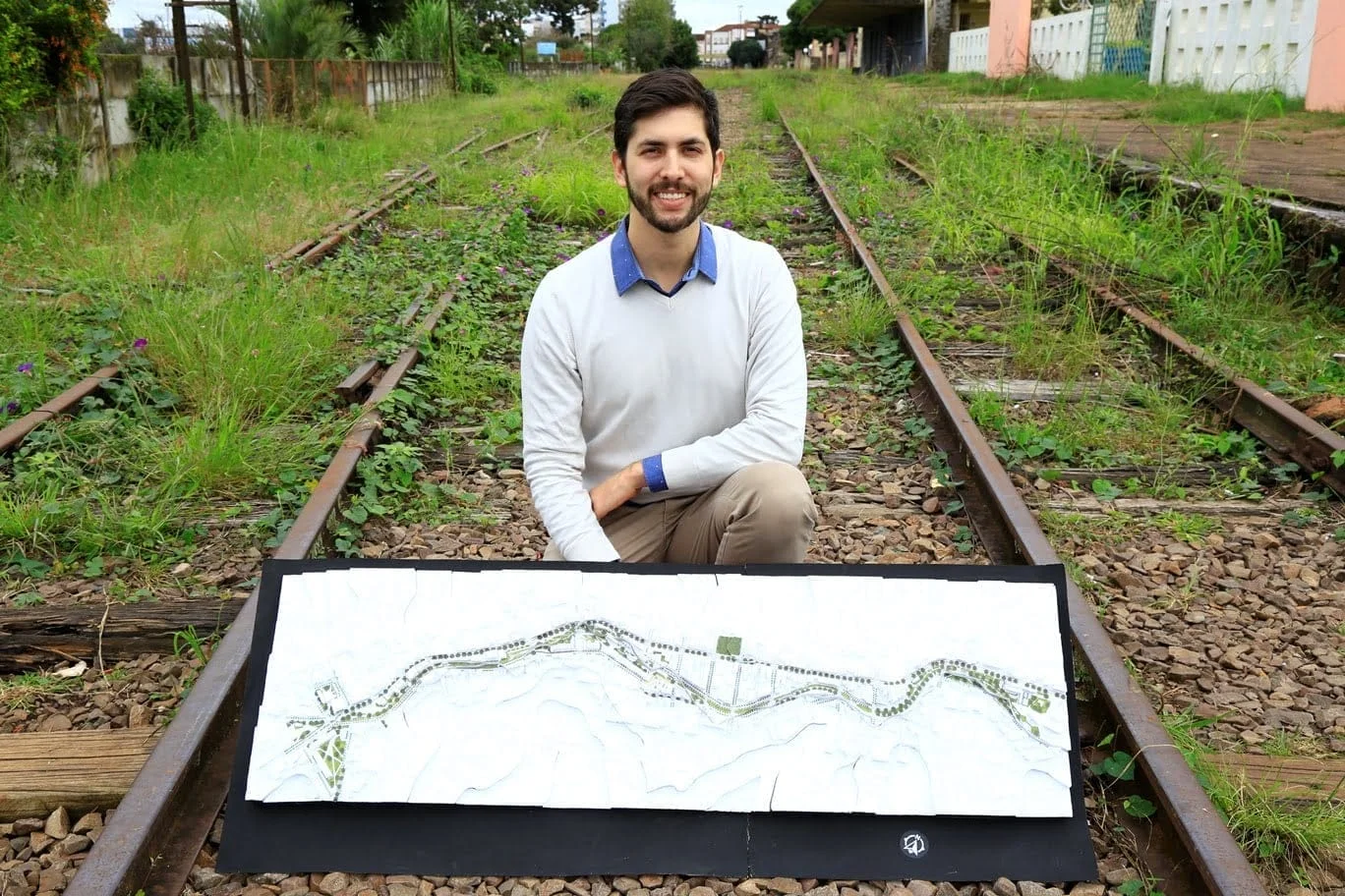 Arquiteto se destaca por projeto que sugere reestruturação urbana na faixa de trilhos de Carazinho