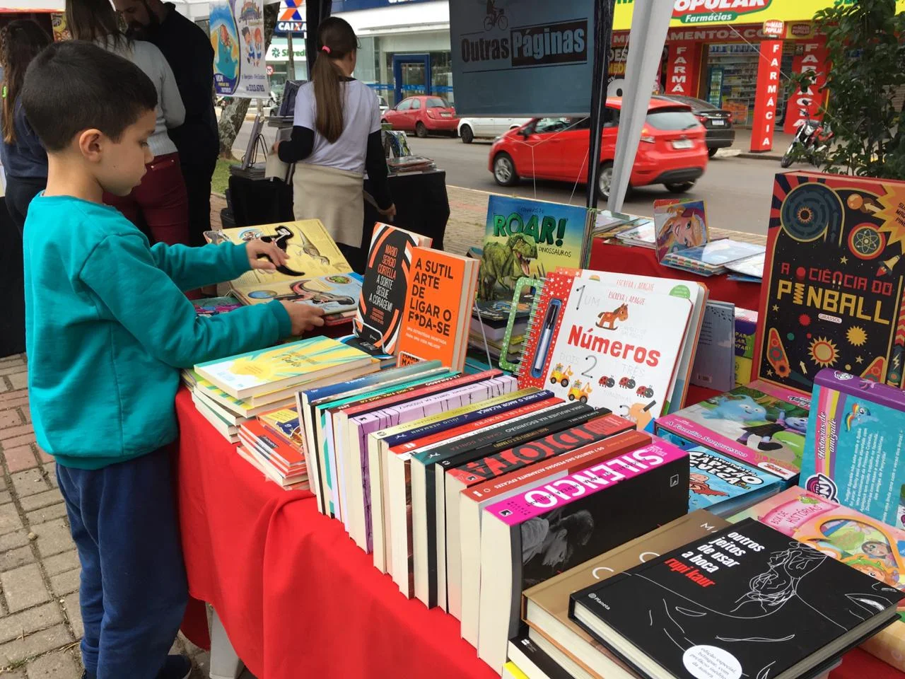Praça Santa Terezinha recebe a “Parada Literária da Feira do Livro” no domingo