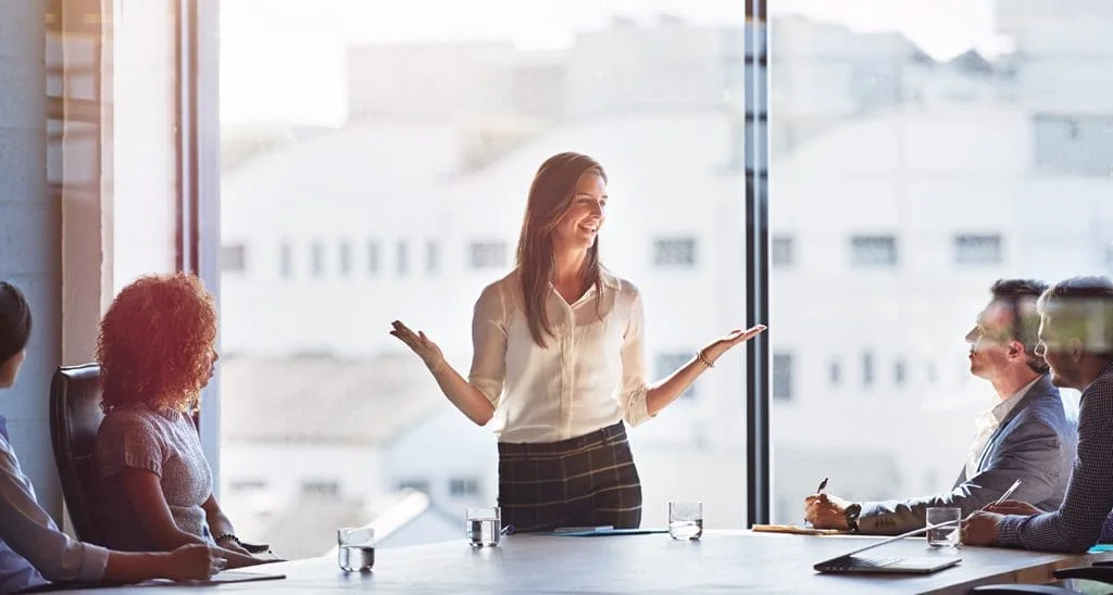 Mas afinal, qual a diferença entre liderança e gestão de pessoas?