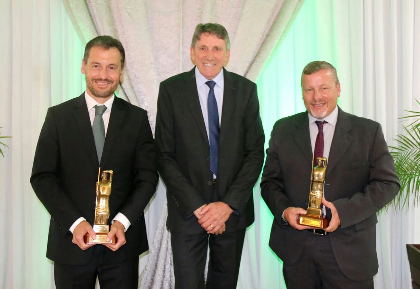 Título Honorífico Comenda O Bombeador é entregue a personalidades carazinhenses