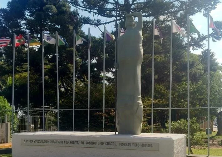 Restaurado o Monumento Gaúcho Bombeador