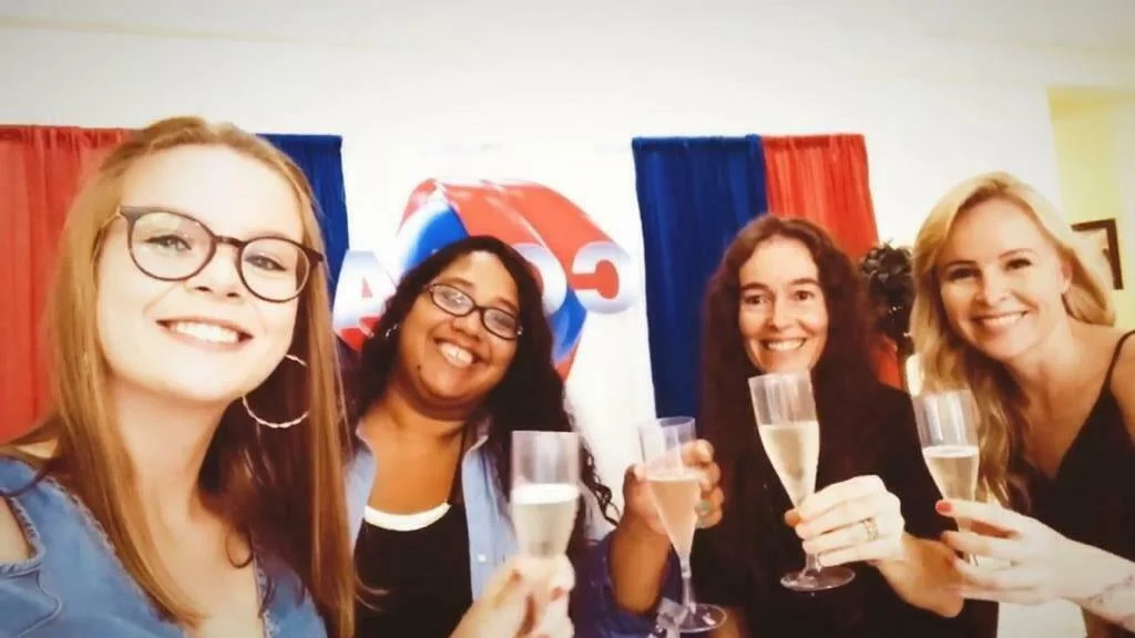 Nubia Schutt, Diretora, franqueada e professora do CCAA Carazinho, fala sobre a sua trajetória ao comemorar os 60 anos de fundação da escola no Brasil