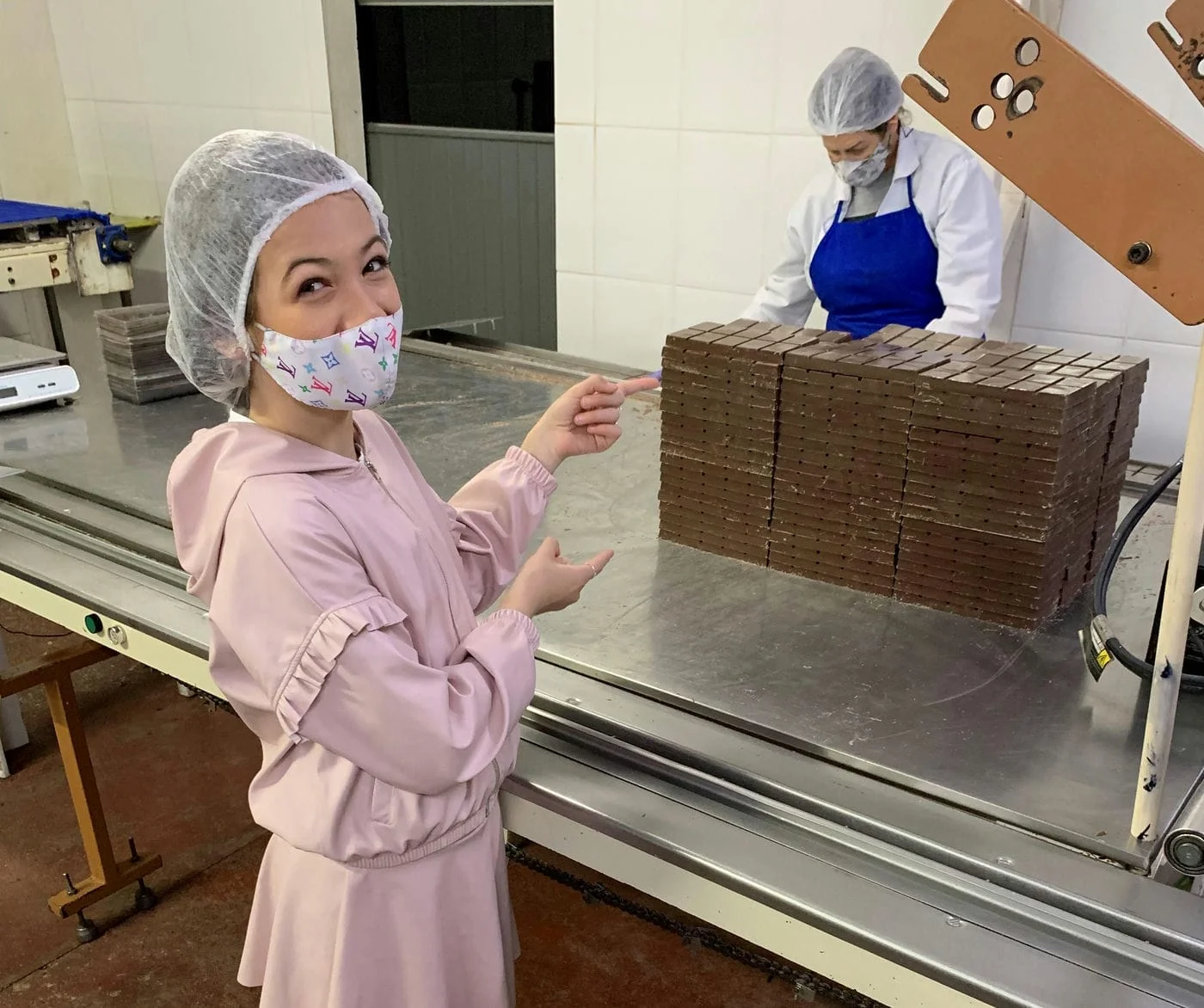 Em novo episódio do “Ser Criança”, Maria Gabi viaja a Tapejara para mostrar como são feitos os doces da Pietrobon