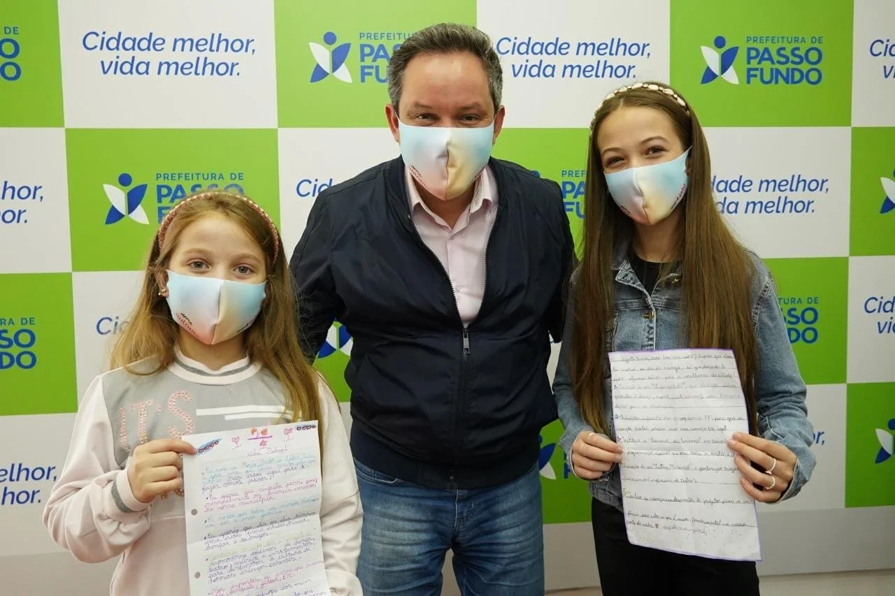 No mês da criança, Marias entregam cartas com pedidos ao prefeito de Passo Fundo