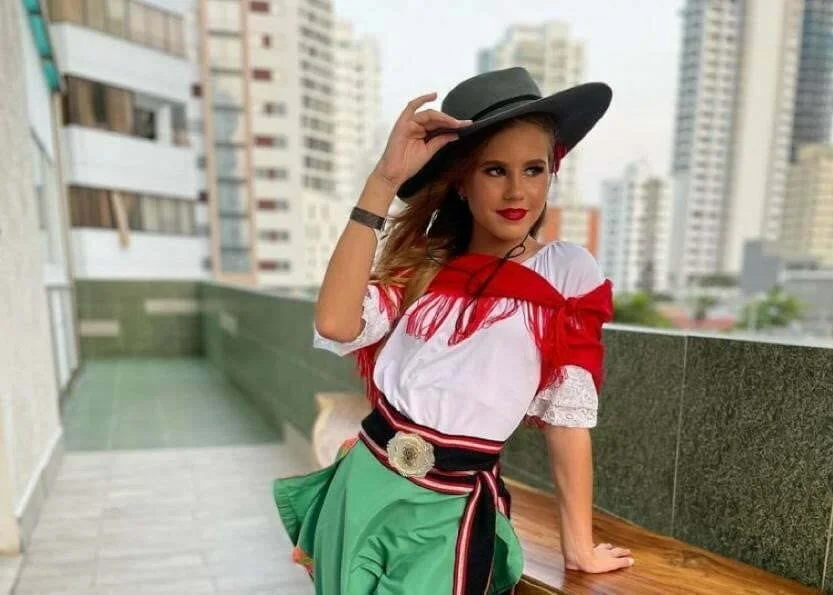 Mariana Momm Crusius é eleita Miss Pré Teen de Las Américas