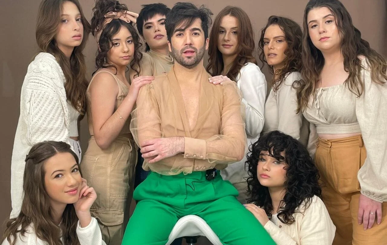 Maria Gabi participa de material promocional do Regison Cabeleireiros para a Authentic Beauty Concept