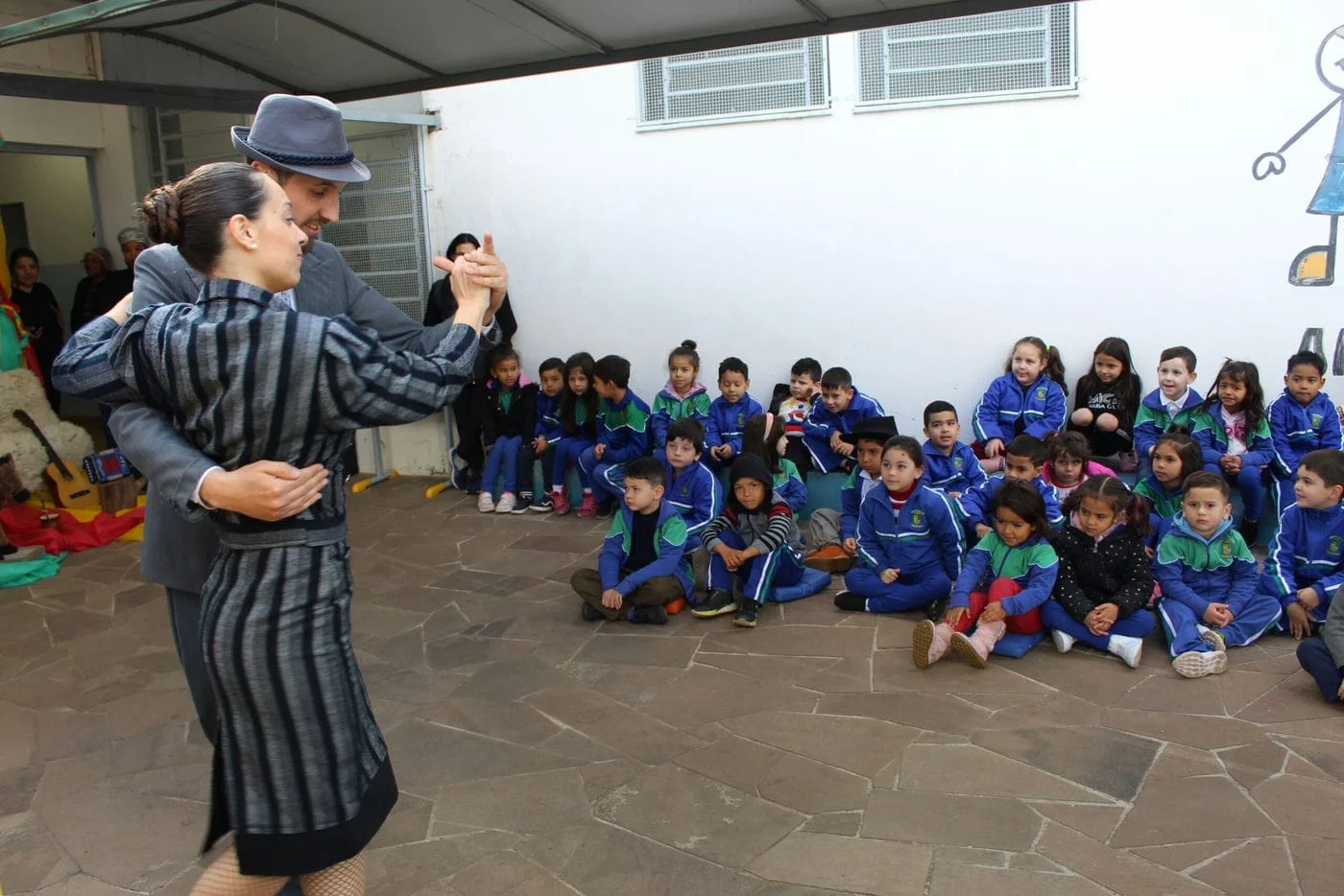 Festival Danzpare Brasil visita mais de 120 escolas em cinco cidades do estado