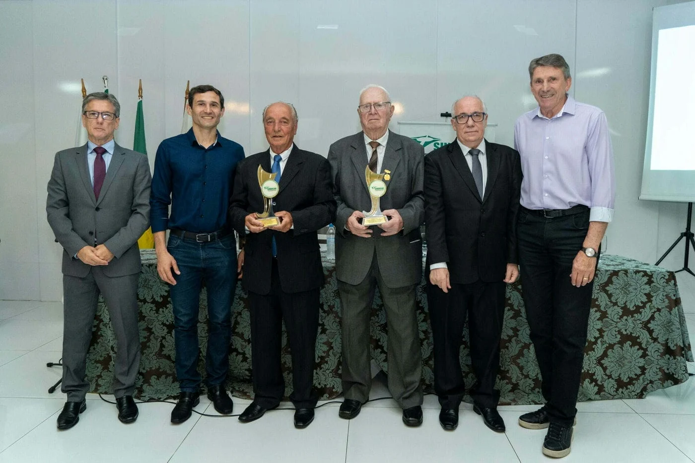 Sindicar homenageia lideranças do transporte