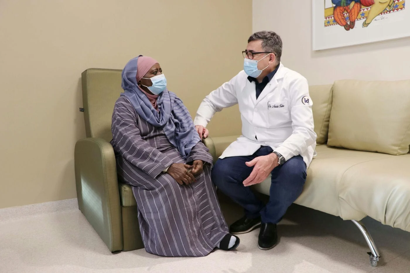 Estrangeira faz cirurgia robótica em Passo Fundo