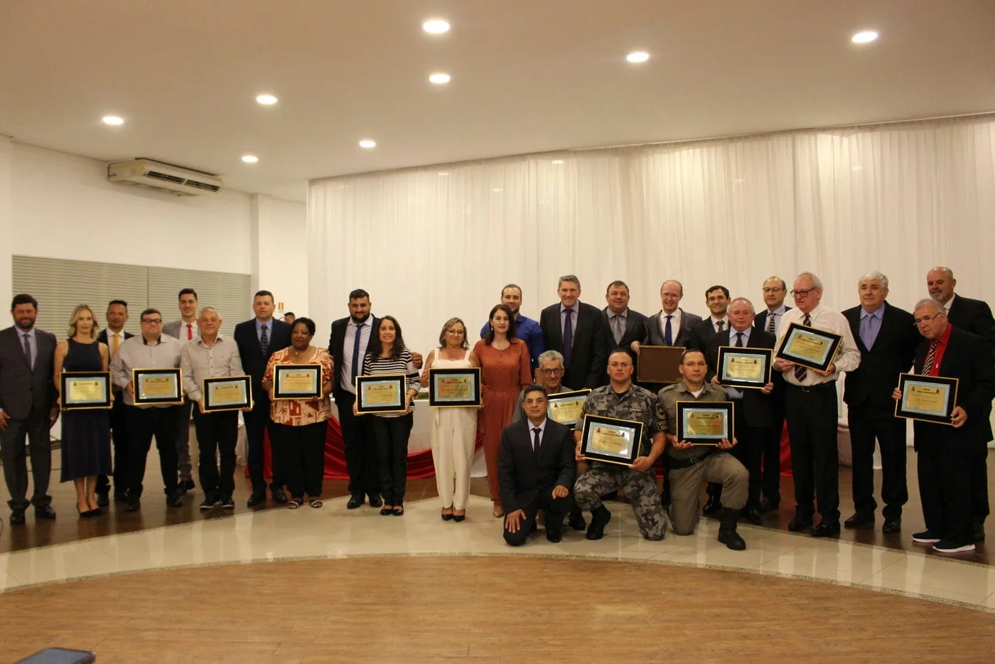 Sessão Solene homenageia 13 personalidades carazinhenses