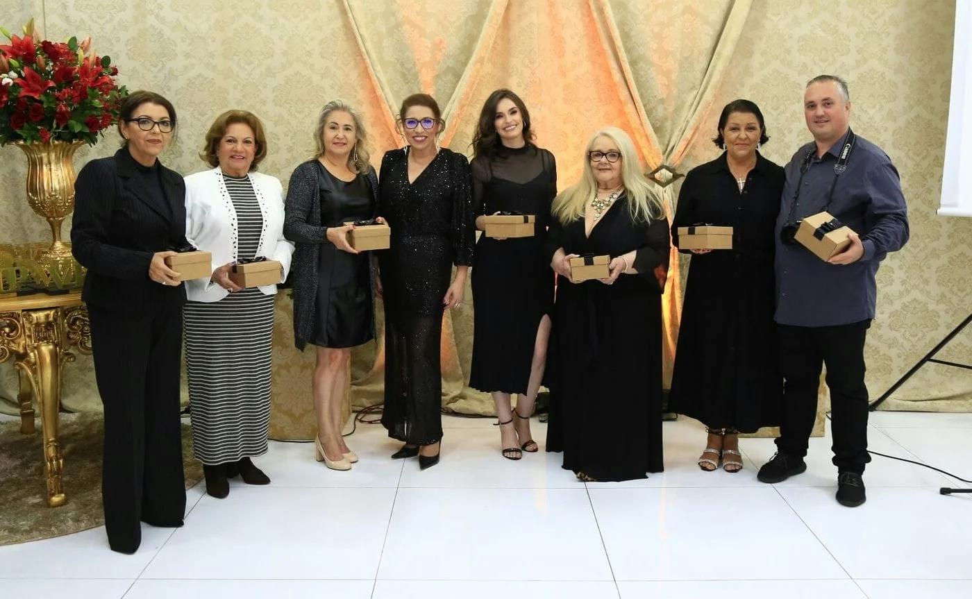 Revista Contato VIP comemora 30 anos com homenagem a pessoas e empresas que fazem parte da sua história