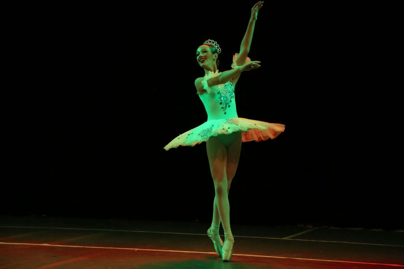 Em Noite de Gala, Maria Gabi emociona em seu primeiro solo de ballet e Maria Antônia anima plateia com “Bonecos de Neve”