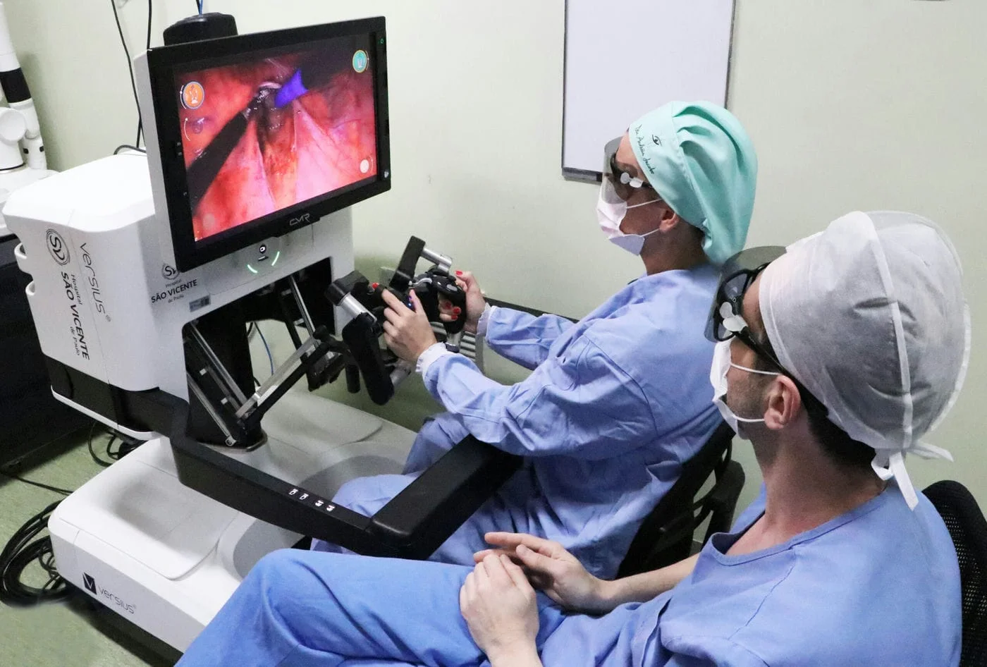 Endometriose: doença que acomete uma em cada dez mulheres no Brasil pode ser tratada através de cirurgia robótica