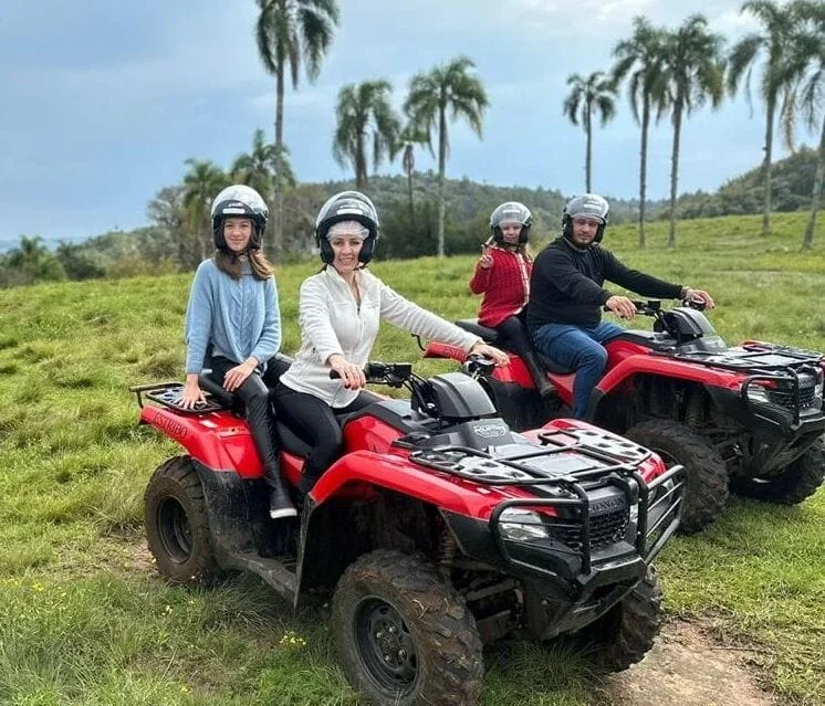 Marias curtem feriado em hotel fazenda