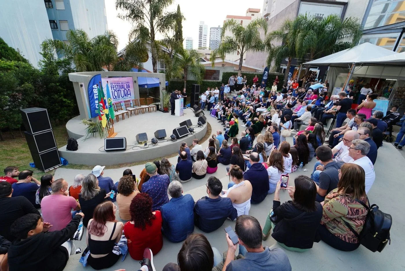 Feira do livro de Passo Fundo segue com atividades até o dia 22 de outubro