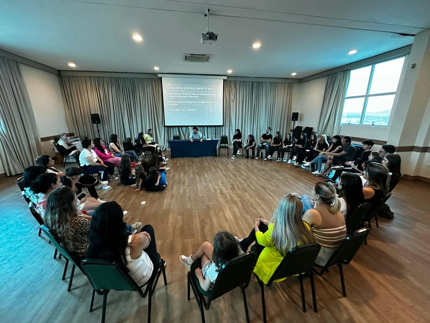 Maria Antônia e Maria Gabi participam de estreia de filmes da Close Produções e de workshops em São Paulo