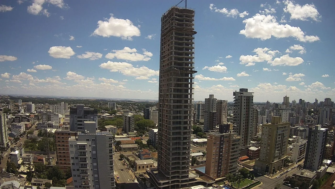 Torre mais alta do estado chega ao 40º pavimento