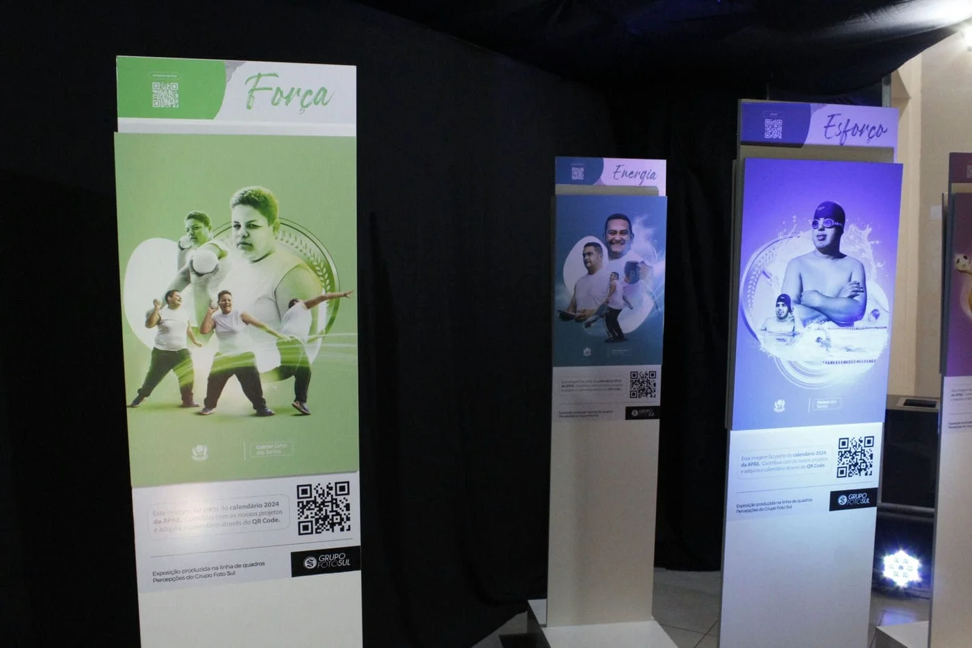 Exposição fotográfica do Calendário 2024 da APAE chega no Bella Città