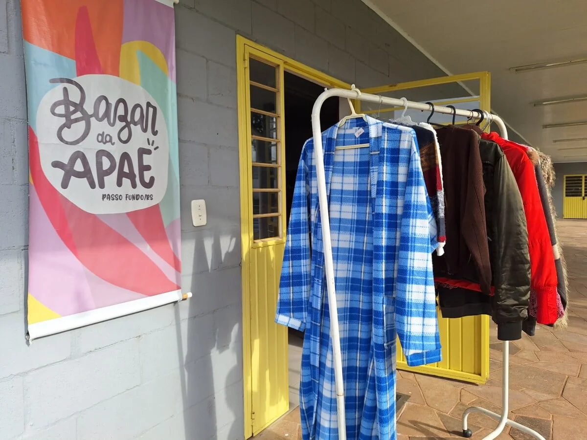 APAE realiza bazar solidário neste sábado