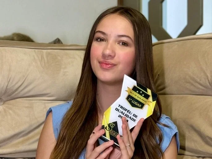 Maria Gabi ganha prêmio na categoria Atriz