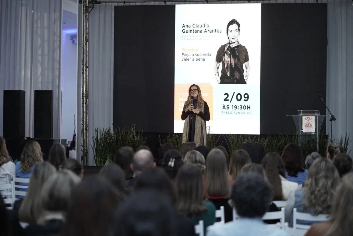 Com reflexões sobre a morte e qualidade de vida, Ana Claudia Quintana Arantes abre o 1º Congresso Imersivo de Práticas Integrativas