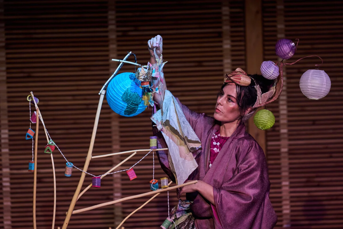 Arte e Ando pelo mundo com Nina Vogel numa temporada pelo Verão Asiático