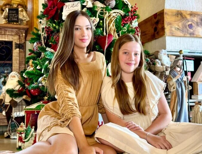 O Natal está chegando! Maria Antônia e Maria Gabi preparam cenário para vídeo especial de final de ano