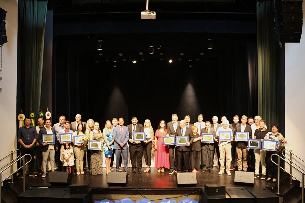 Doze cidadãos carazinhenses são homenageados pelo Legislativo Municipal