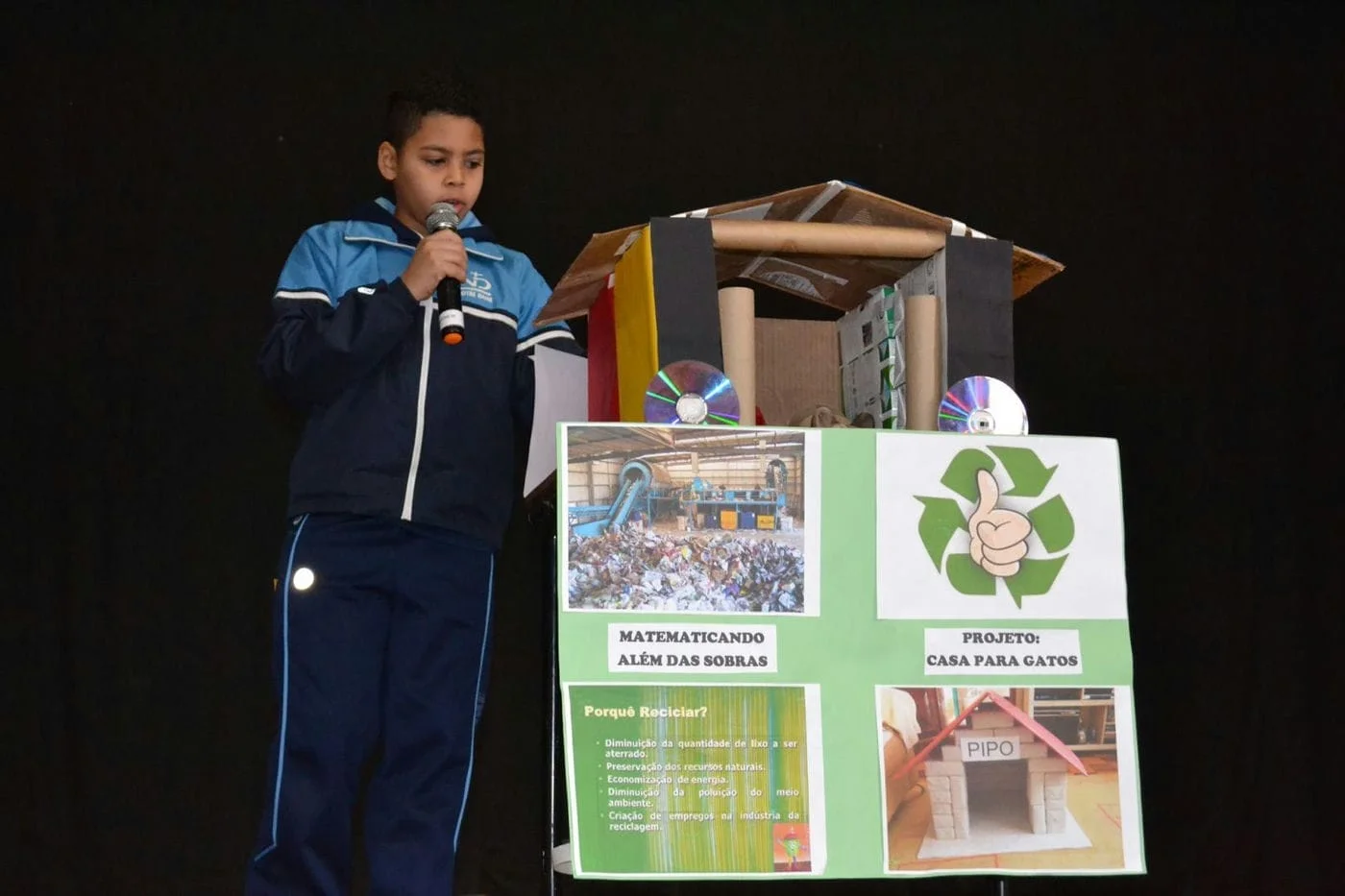 Estudantes apresentaram ideias de objetos confeccionados com materiais que seriam descartados, entre eles, uma cama para gatos feita com caixas de leite