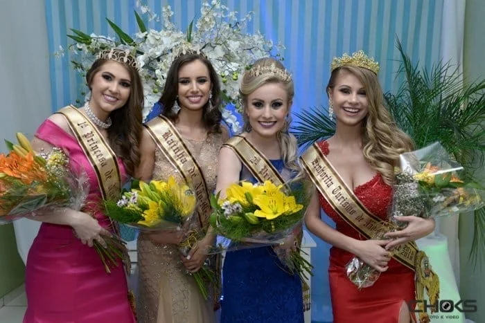Eduarda Caroline Schaeffer, 1º princesa, Renata de Quadros Carneiro Rainha, Graziela Behm 2º princesa e Amanda Junges Derlan Senhorita Turismo